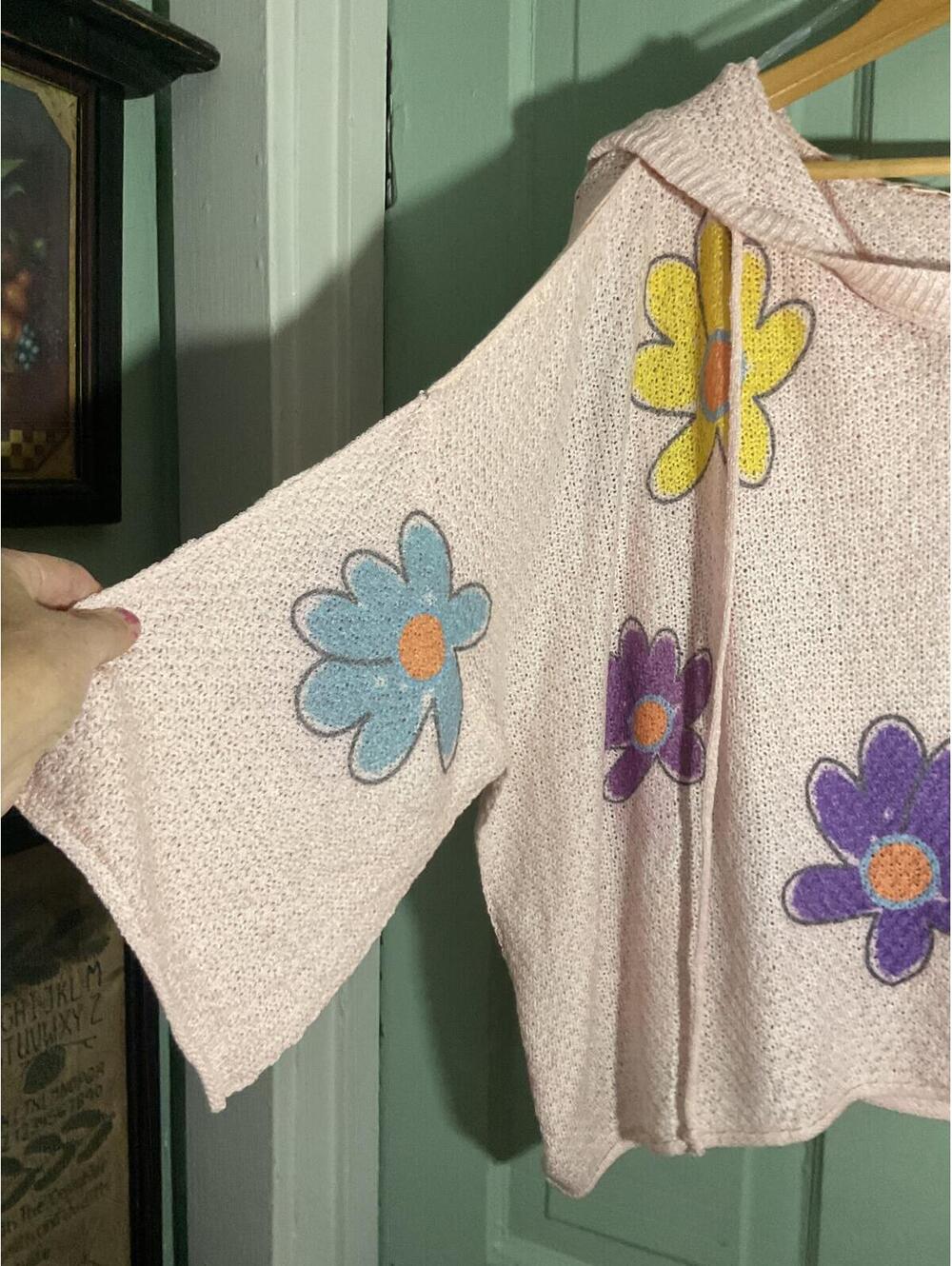 POL Lightweight  Oversized Knit Sweater with Colorful Floral Print (L,XL, 1X) - Picture 4 of 9